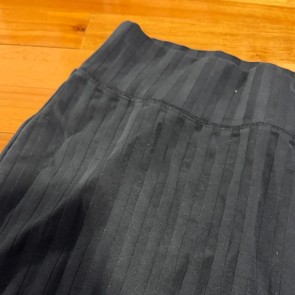 Aerie Black Mini Skirt - Picture 3 of 3